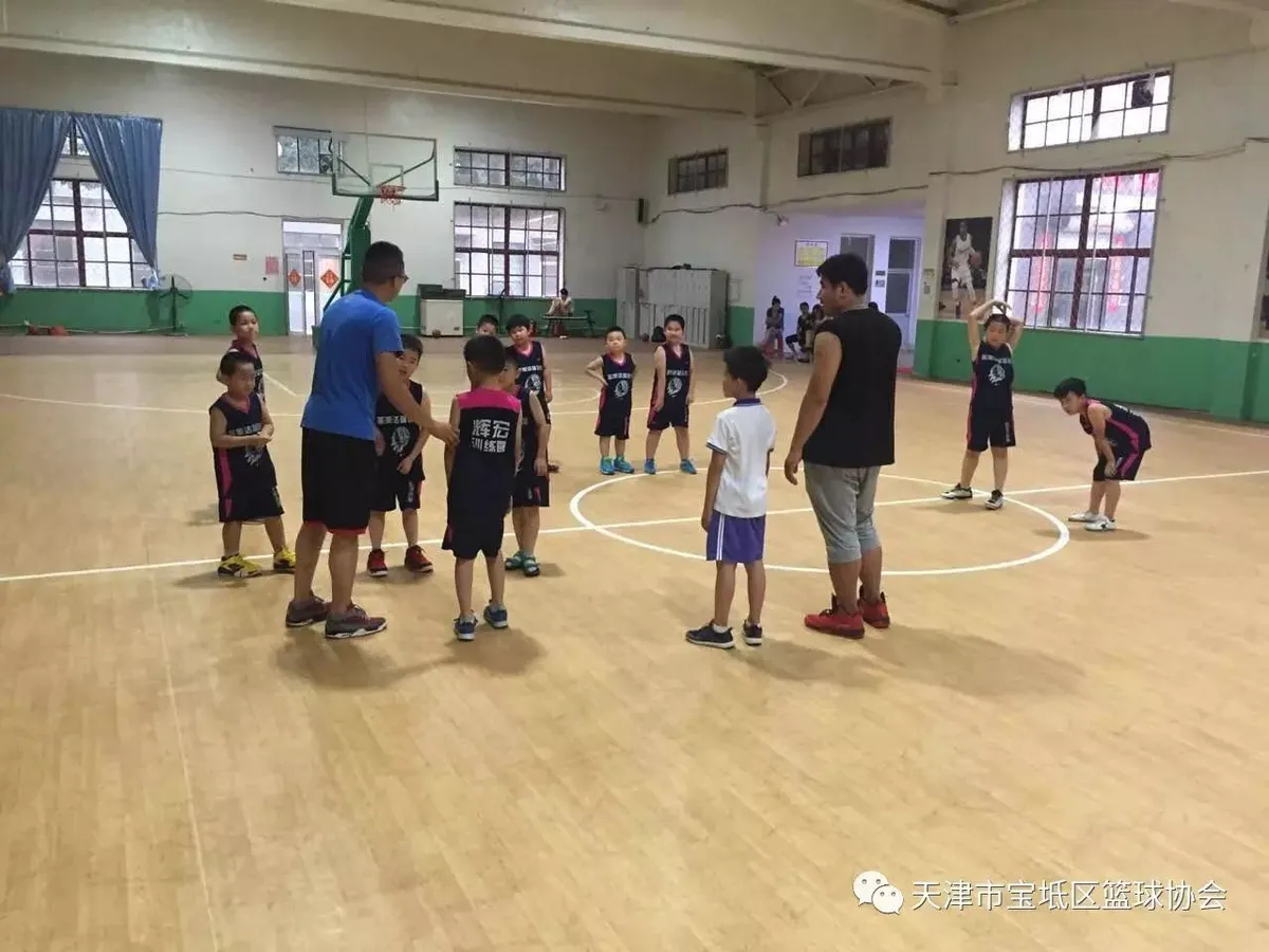 如何通过篮球表演赛制定有效的训练计划_0