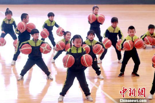如何通过反馈分析提升篮球战术意识_2